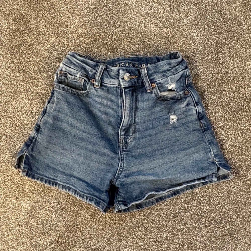 American Eagle Curvy Mom Short Distressed Medium Wash Denim Size 000
